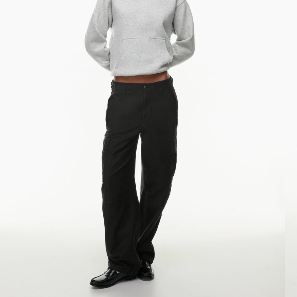 Aritzia TNA new supply cargo pants size 2